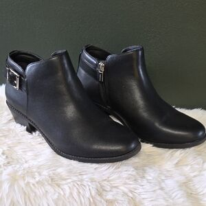 Vionic Black Leather Ankle Boots with Buckle